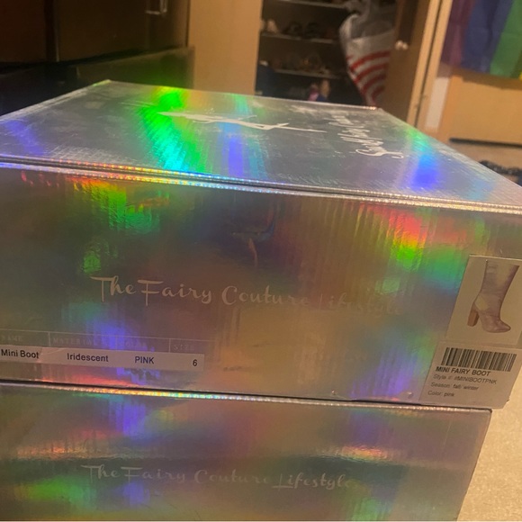 SOLD mini boots in pink irridescent size 6 NWT - Picture 7 of 7